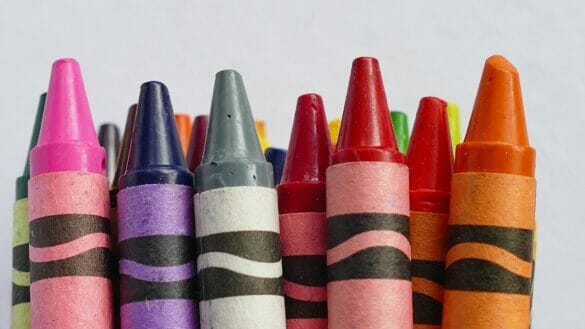 A bunch of crayons together