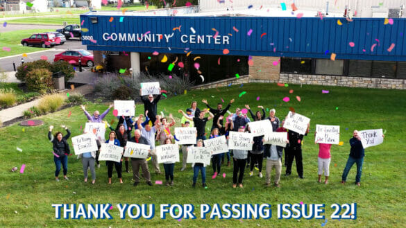 City of Hilliard employees holding up thank you signs